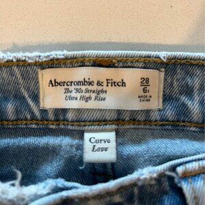 Abercrombie 90’s Straight Ultra High Rise Curve Love